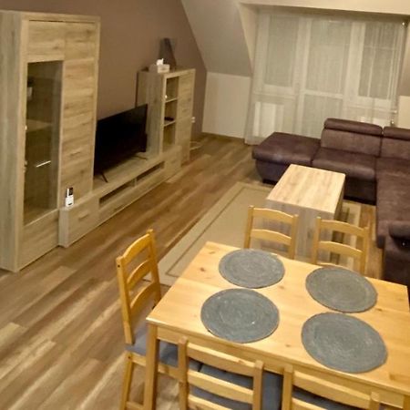 Barand Apartman Eger Exteriör bild