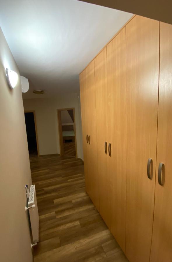Barand Apartman Eger Exteriör bild