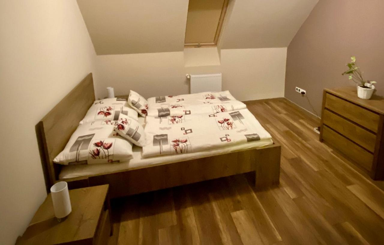 Barand Apartman Eger Exteriör bild