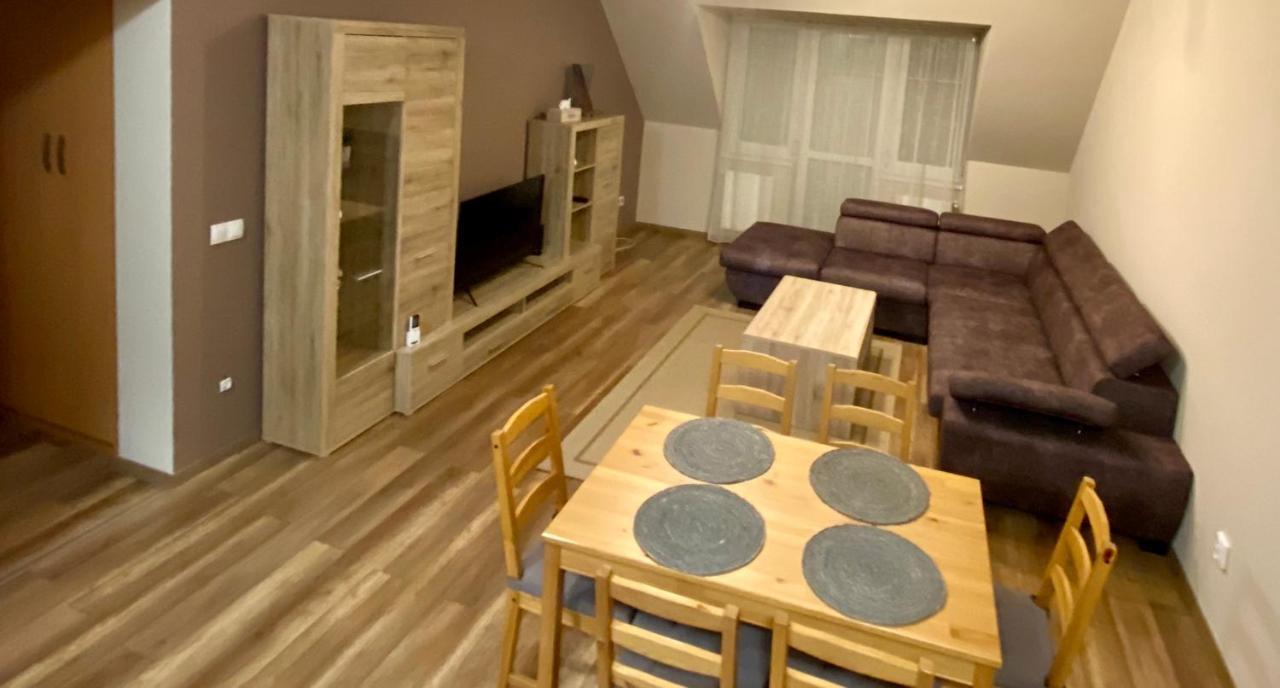 Barand Apartman Eger Exteriör bild
