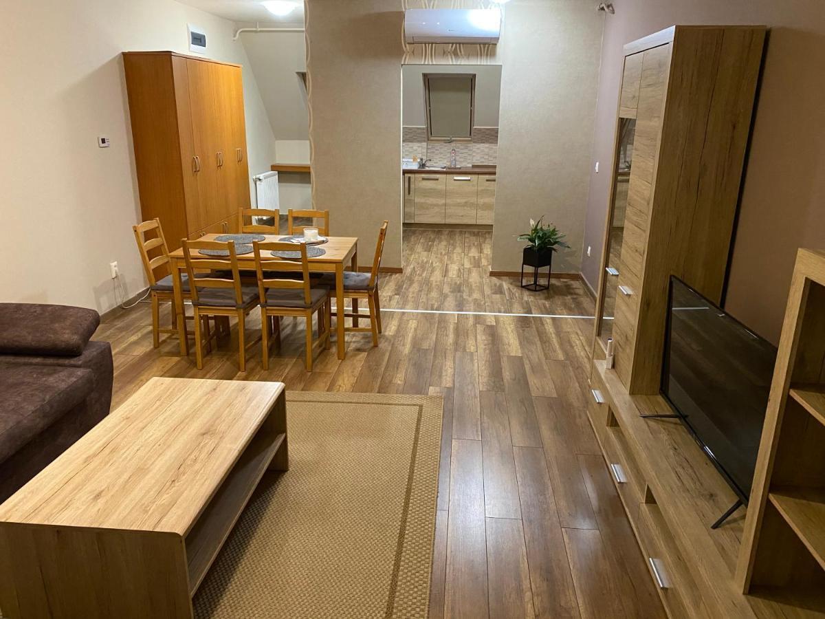 Barand Apartman Eger Exteriör bild