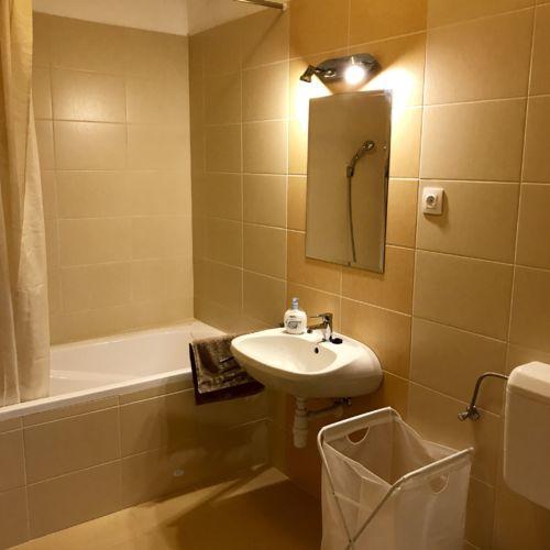 Barand Apartman Eger Exteriör bild