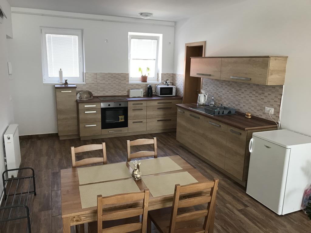 Barand Apartman Eger Exteriör bild