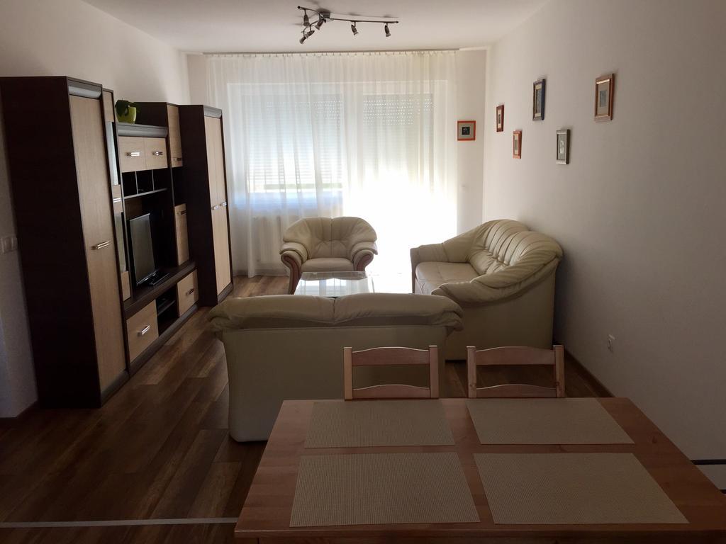 Barand Apartman Eger Exteriör bild